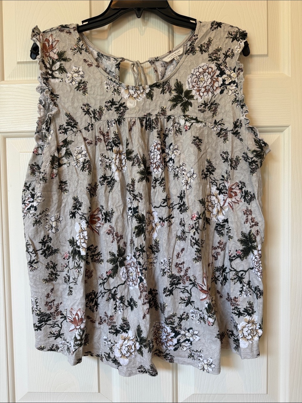 Lucky Brand Floral Ruffle-Trim Sleeveless Top in Light Gray